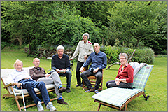 Telegraphenstation 56, IG4 mit Rudi Gutendorf im Garten, Aufnahme 2015