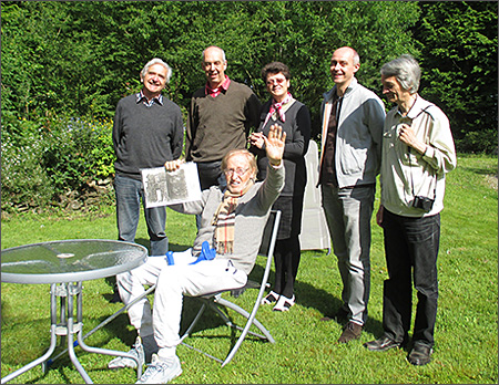 Gruppenbild mit Rudi Gutendorf